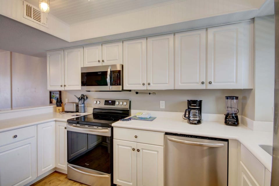 Condo, 2 Bedrooms | Private kitchen | Coffee/tea maker, fridge, oven, toaster
