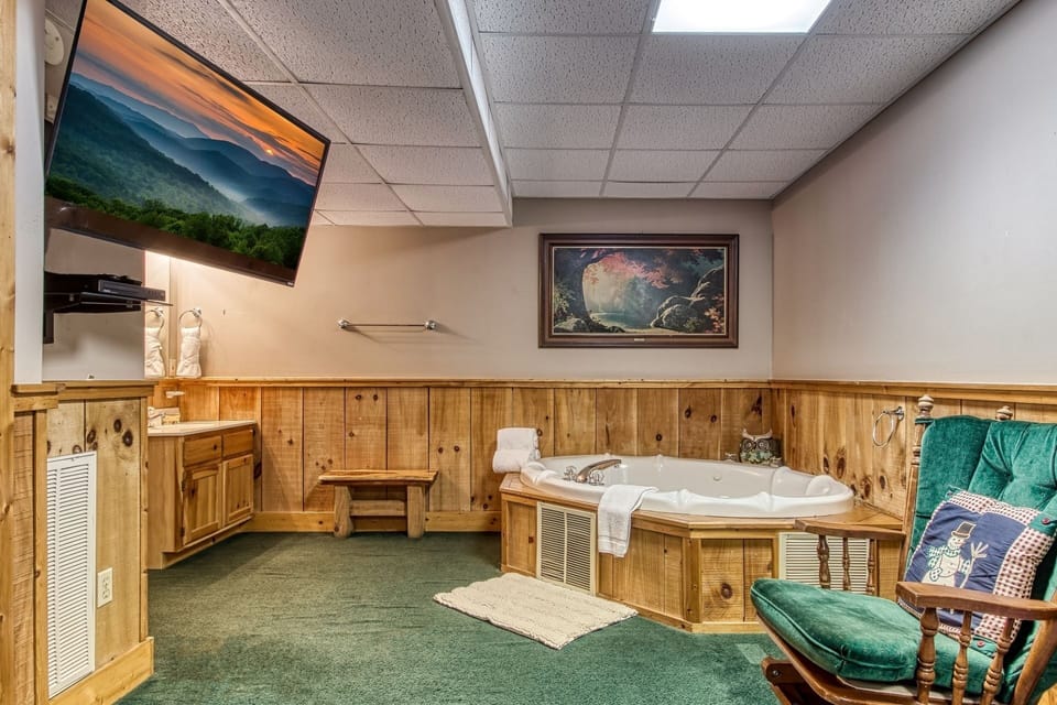 Er83 - Savage Loft - Your Close To The Action Cabin Getaway 2 Bedroom Cabin by RedAwning Cabin in Pigeon Forge