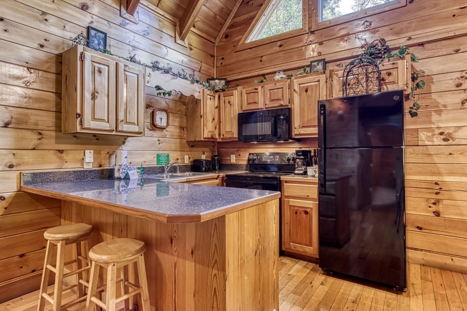 Cabin, 1 Bedroom | Private kitchen | Fridge, oven, coffee/tea maker, toaster