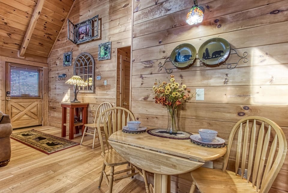 Cabin, 2 Bedrooms | In-room dining
