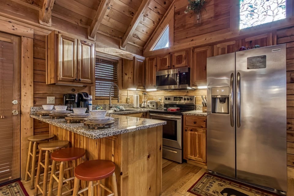 Cabin, 2 Bedrooms | Private kitchen | Fridge, oven, coffee/tea maker, toaster