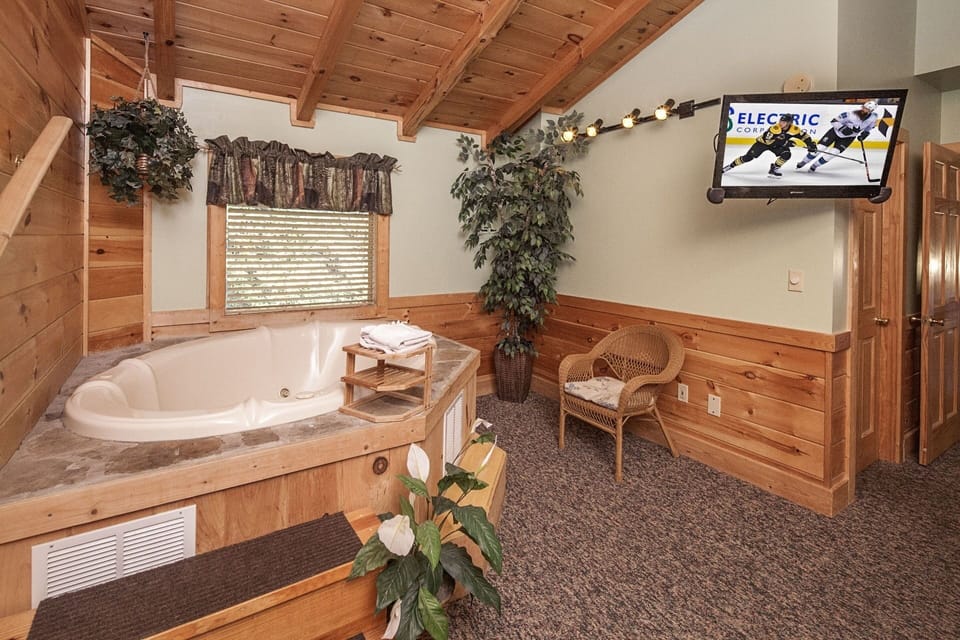 Cabin, 2 Bedrooms | Bathroom | Towels