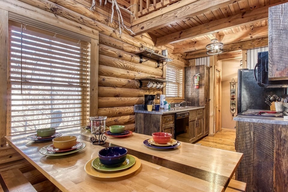 Cabin, 2 Bedrooms | Private kitchen | Fridge, oven, coffee/tea maker, toaster