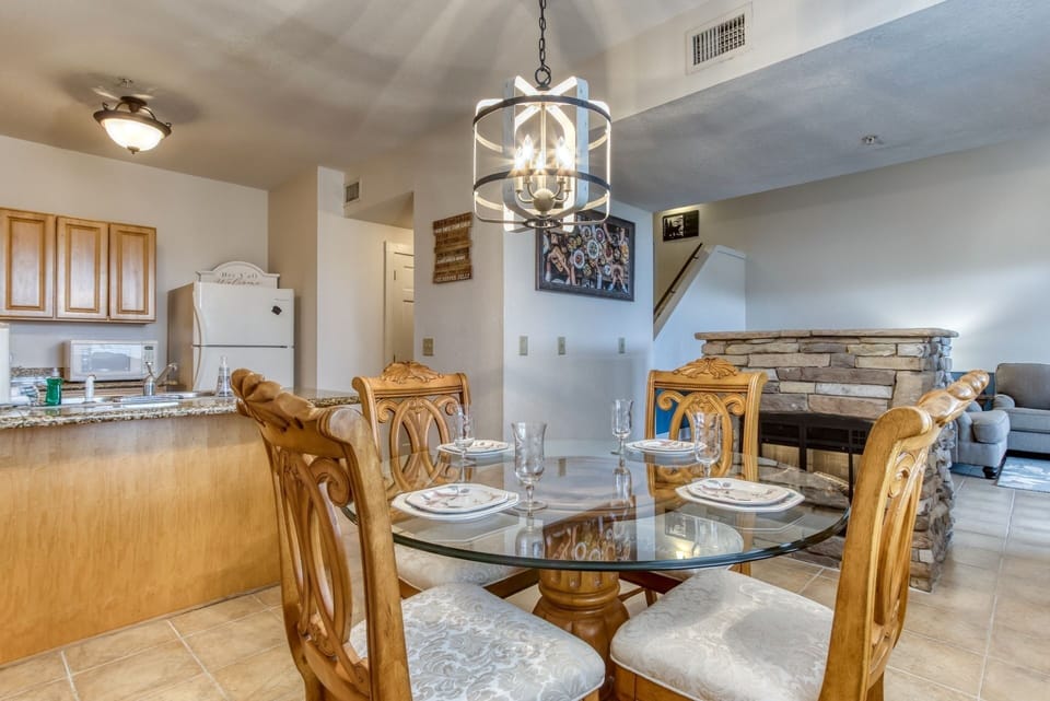Condo, 3 Bedrooms | Dining