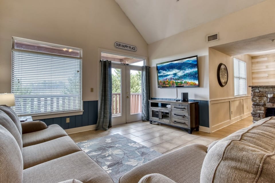 Condo, 3 Bedrooms | Interior