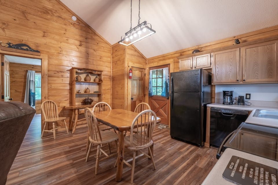 Cabin, 2 Bedrooms | Private kitchen | Fridge, oven, coffee/tea maker, toaster
