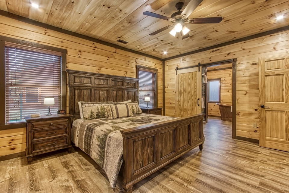Ern823 - Eagle Falls - Great Location With Private Heated Indoor Pool! Close To Town! 3 Bedroom Cabin by RedAwning Cabin in Pigeon Forge