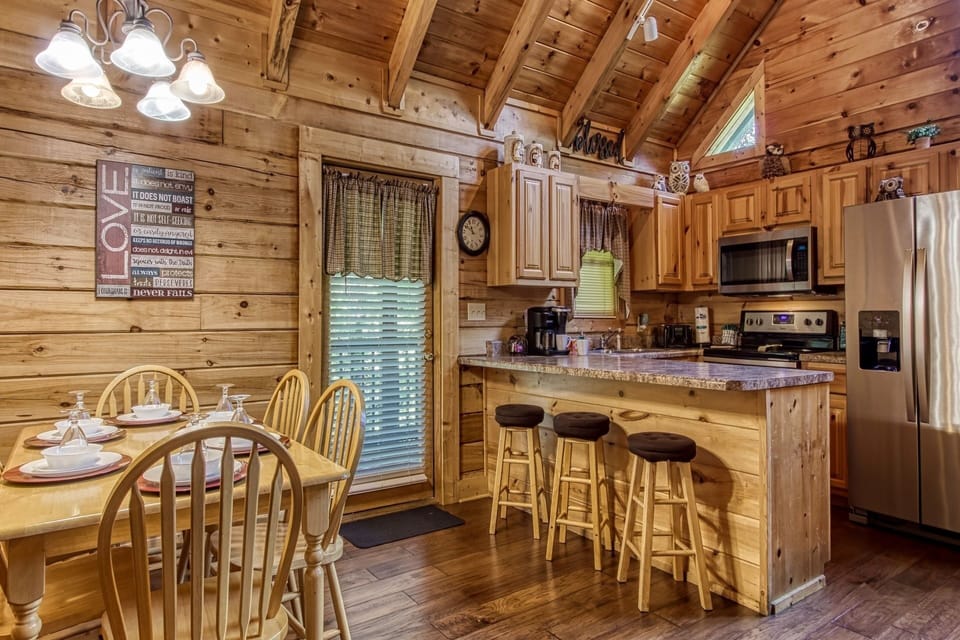 Cabin, 2 Bedrooms | Private kitchen | Fridge, oven, coffee/tea maker, toaster