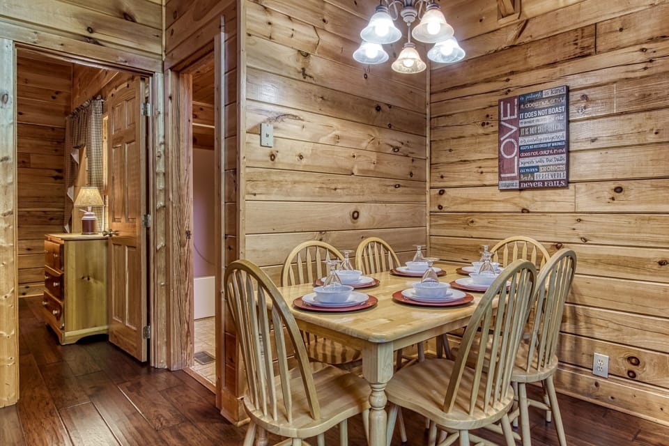 Cabin, 2 Bedrooms | Dining