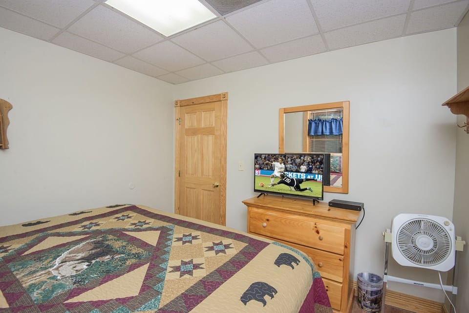 Cabin, 4 Bedrooms | 4 bedrooms, free WiFi