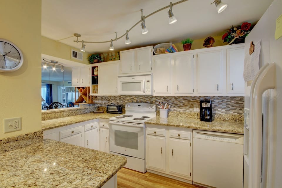 Condo, 2 Bedrooms | Private kitchen | Coffee/tea maker, fridge, oven, toaster