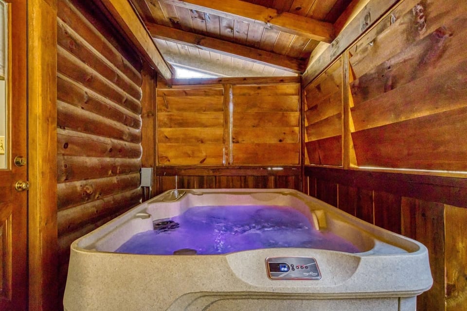 Er204 - Dream Catcher Great Location! - Close To Town! 2 Bedroom Cabin by RedAwning Cabin in Pigeon Forge