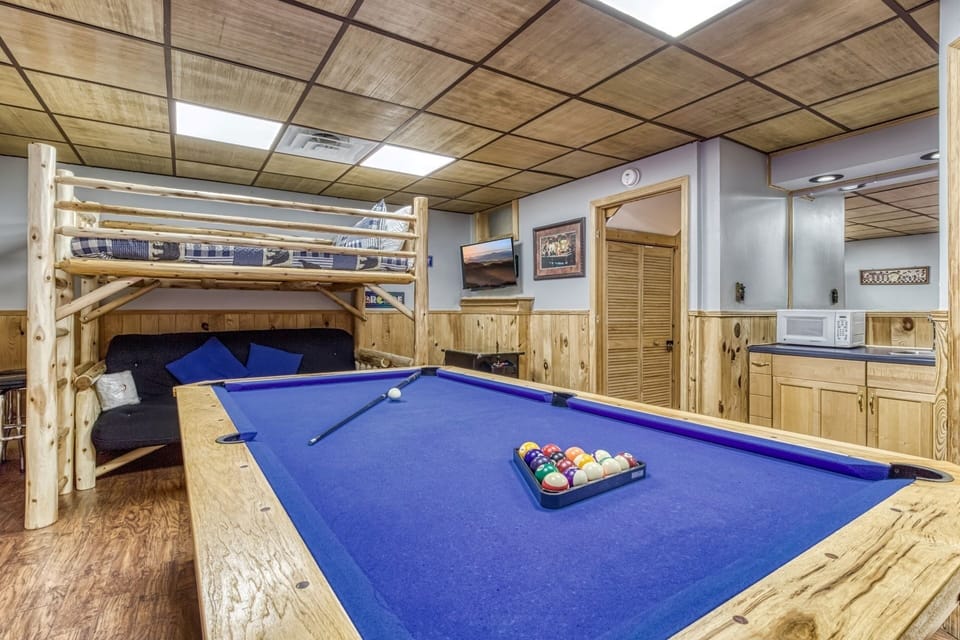 Cabin, 4 Bedrooms | Game room
