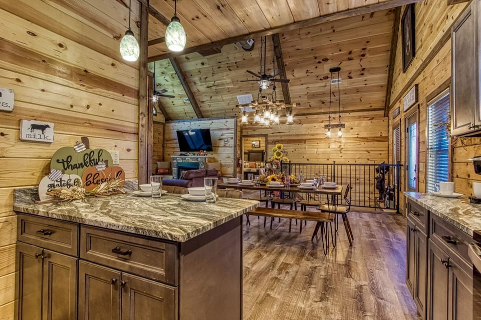 Cabin, 3 Bedrooms | Private kitchen | Fridge, oven, coffee/tea maker, toaster