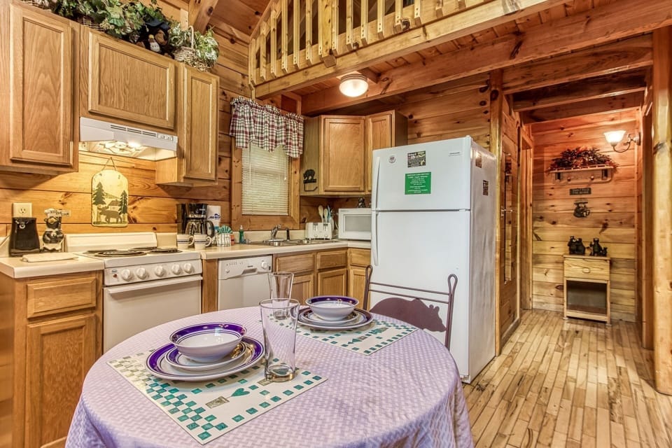 Cabin, 1 Bedroom | Private kitchen | Fridge, oven, coffee/tea maker, toaster