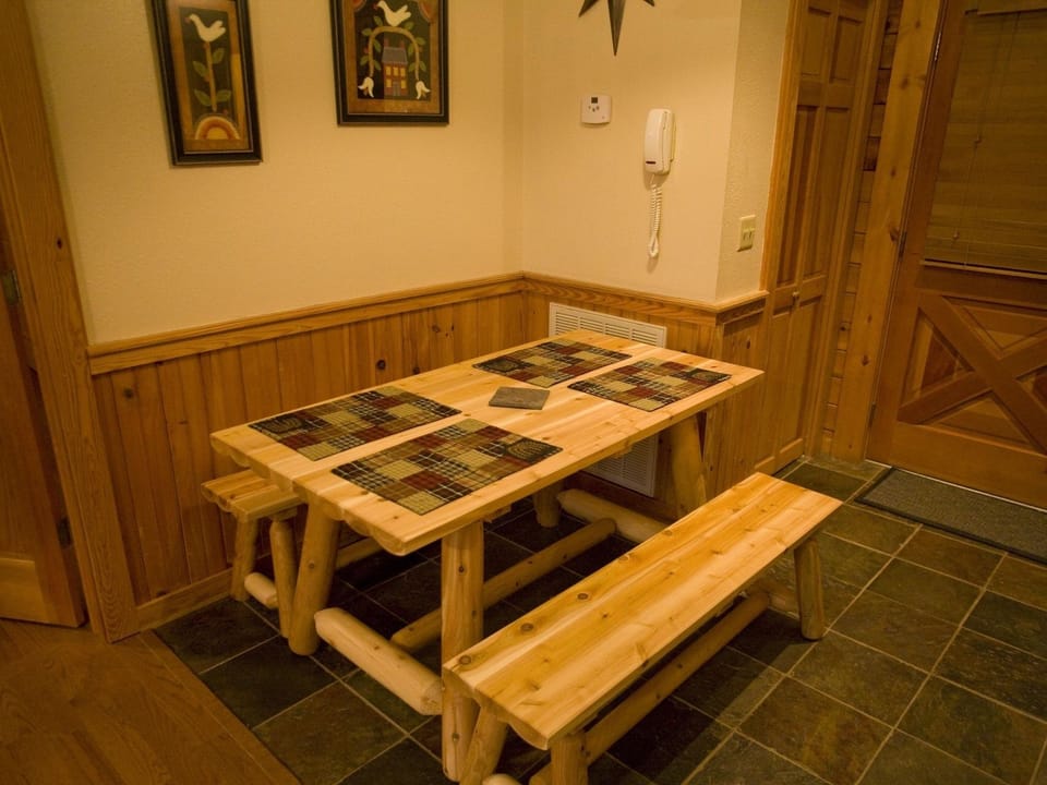 Cabin, 2 Bedrooms | Private kitchen | Fridge, oven, coffee/tea maker, toaster