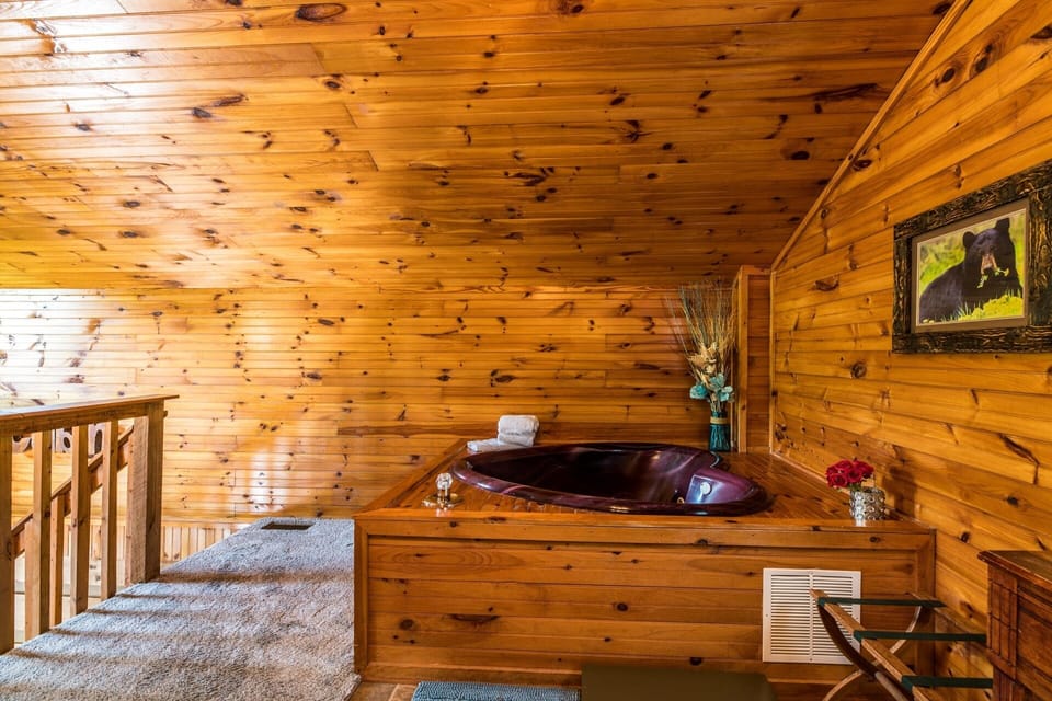 Cabin, 1 Bedroom | Deep soaking bathtub