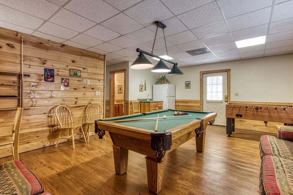 Cabin, 6 Bedrooms | Billiards