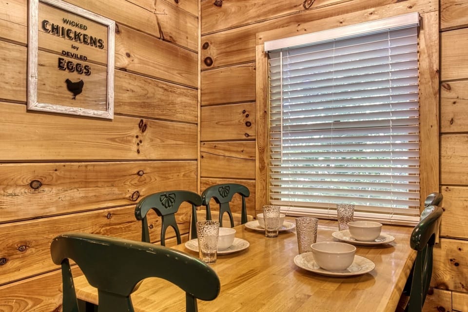 Cabin, 2 Bedrooms | Dining