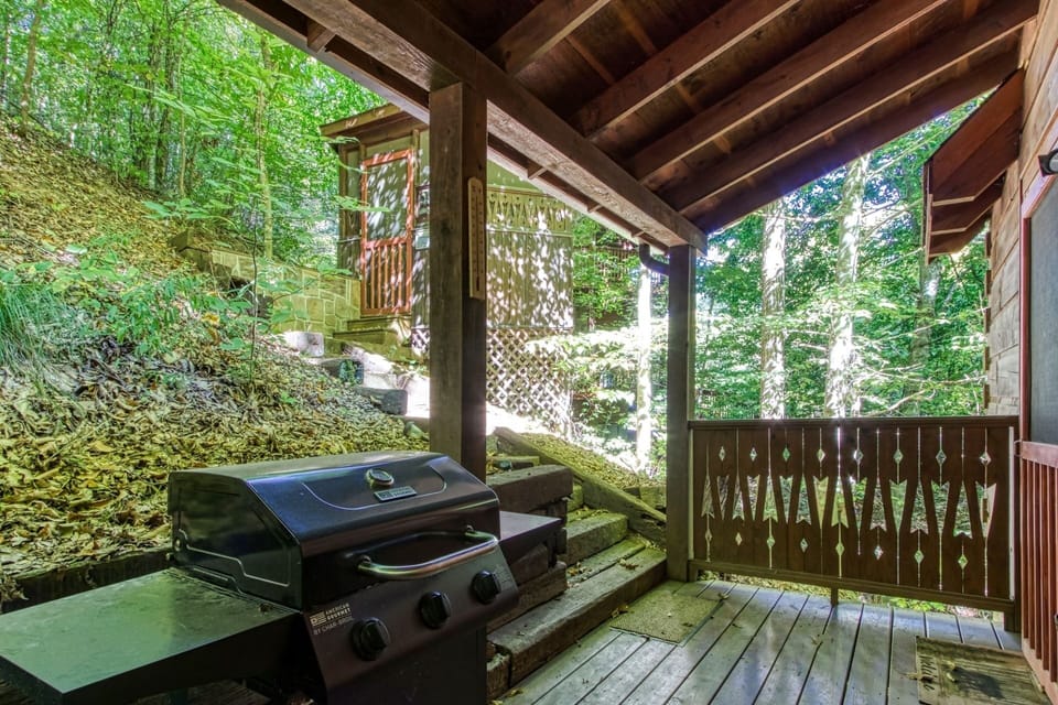 Cabin, 2 Bedrooms | BBQ/picnic area