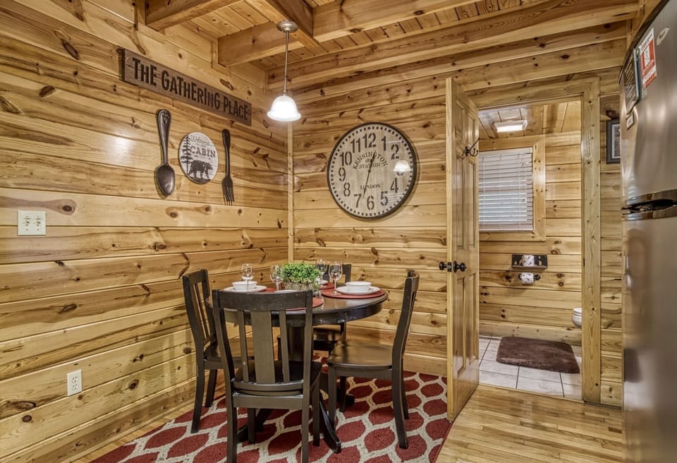 Cabin, 1 Bedroom | Dining