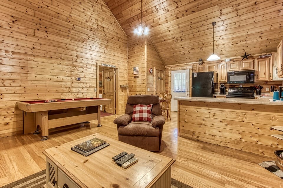 Cabin, 1 Bedroom | Billiards