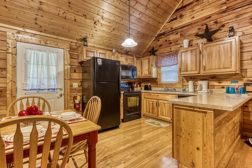 Cabin, 1 Bedroom | Private kitchen | Fridge, oven, coffee/tea maker, toaster