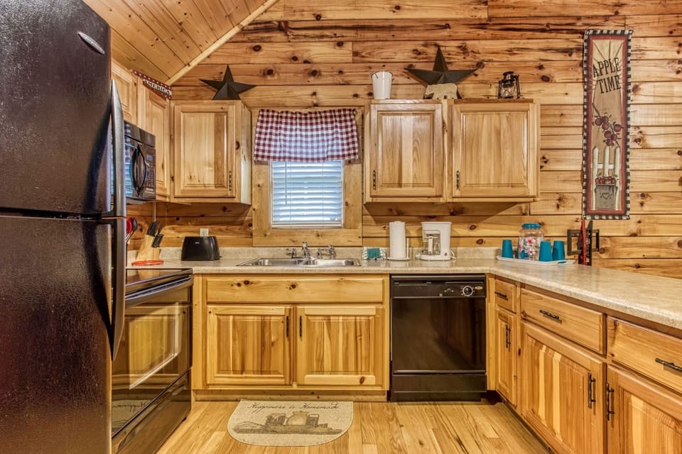 Cabin, 1 Bedroom | Private kitchen | Fridge, oven, coffee/tea maker, toaster