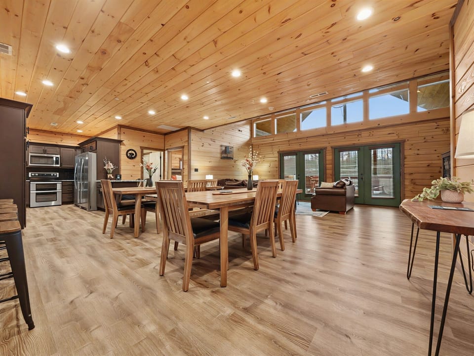 Cabin, 6 Bedrooms | Dining