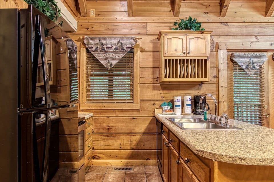 Cabin, 2 Bedrooms | Private kitchen | Coffee/tea maker, fridge, oven, toaster