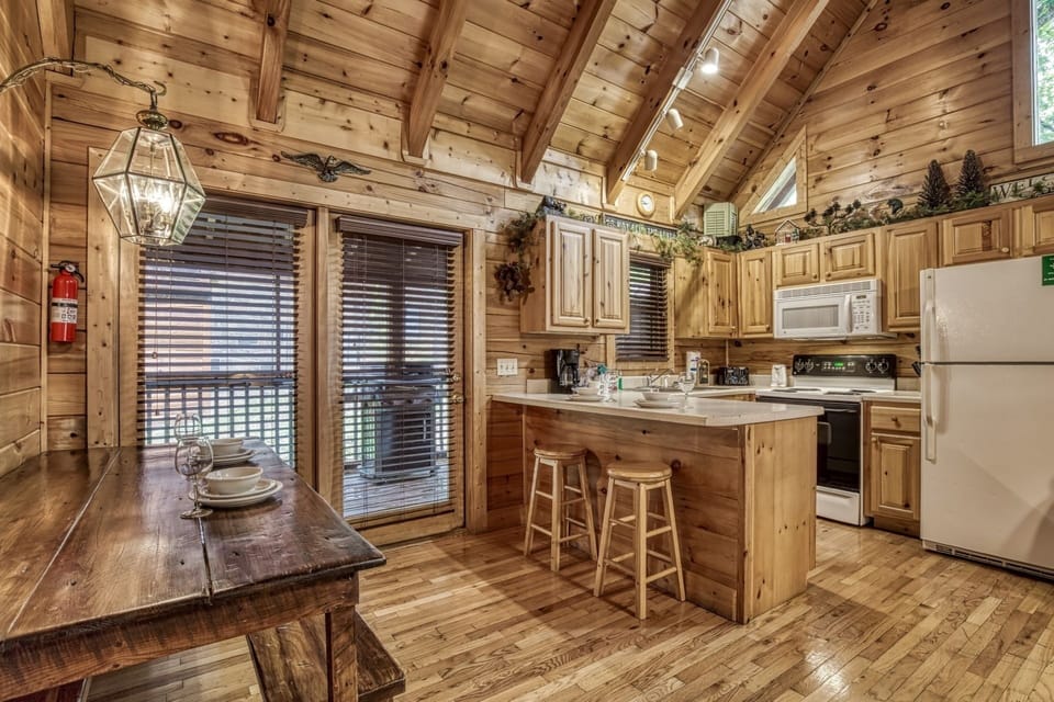 Cabin, 1 Bedroom | Private kitchen | Fridge, oven, coffee/tea maker, toaster