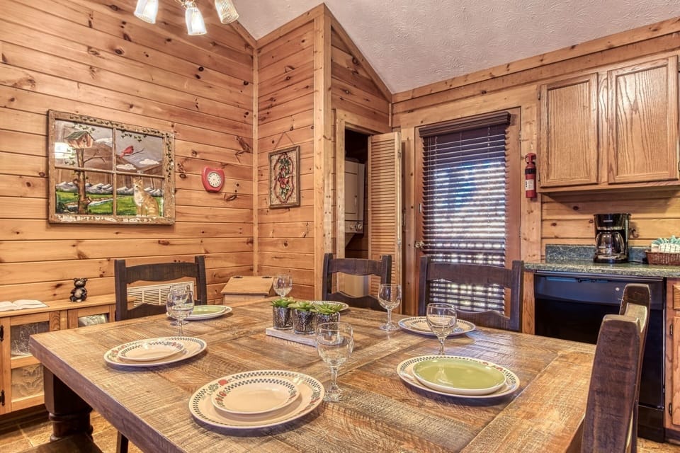 Cabin, 2 Bedrooms | Dining