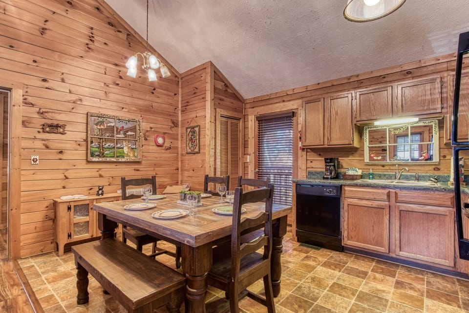 Cabin, 2 Bedrooms | Private kitchen | Fridge, oven, coffee/tea maker, toaster