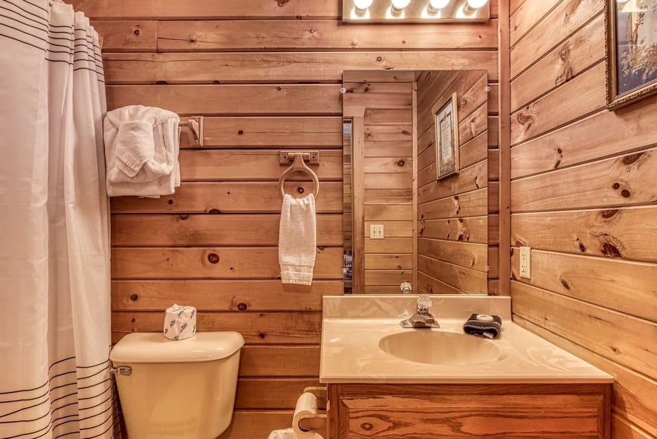 Er102 - Barbara Great Location! Close To Town 2 Bedroom Cabin by RedAwning Cabin in Pigeon Forge