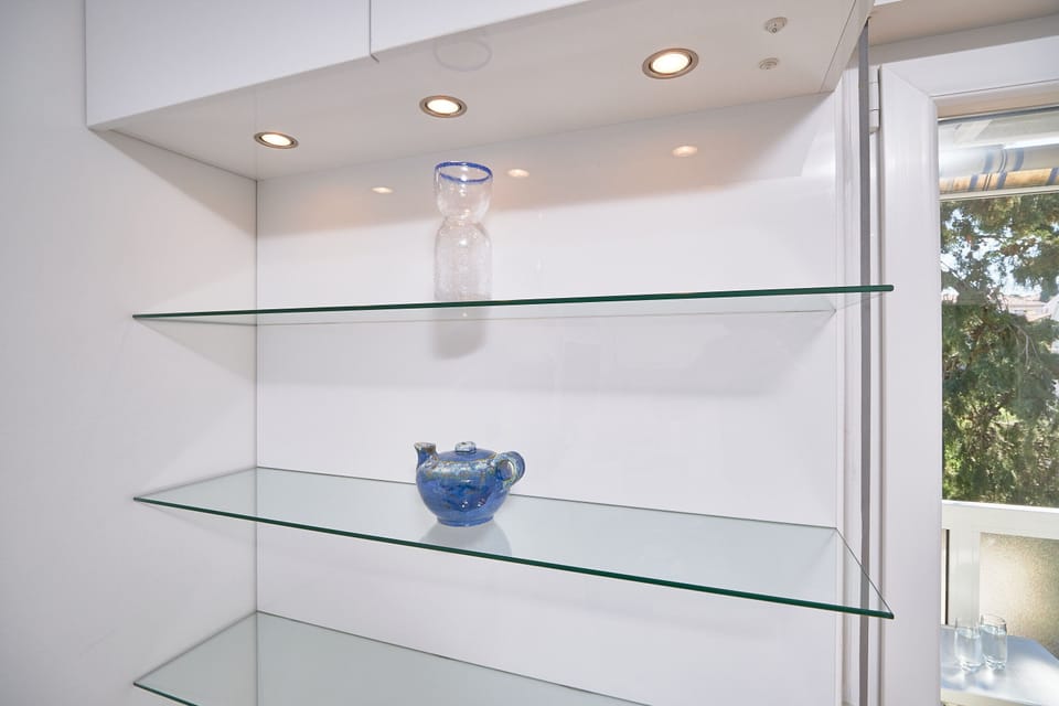 Apartment | Living area | 20-inch LED TV with satellite channels, TV