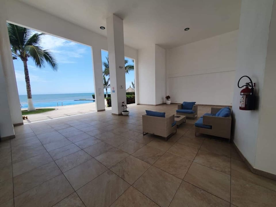 Comfort Condo | Living area