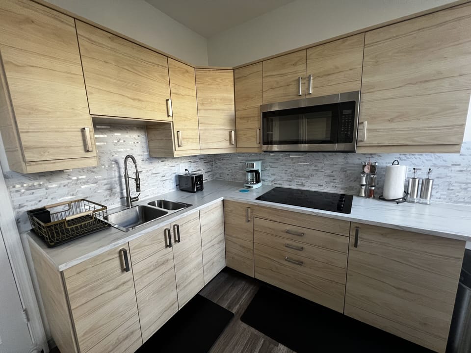 Kitchen: Fully remodeled kitchen