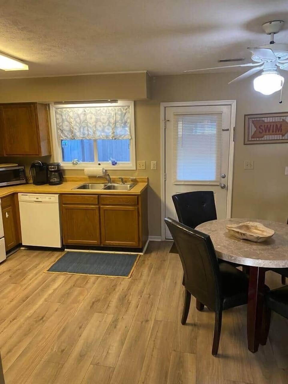 Kitchen/Dining area
