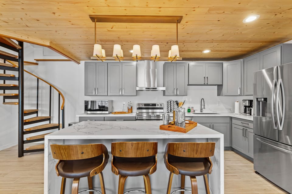This kitchen is beautiful, but the best part is that you get to enjoy the view!