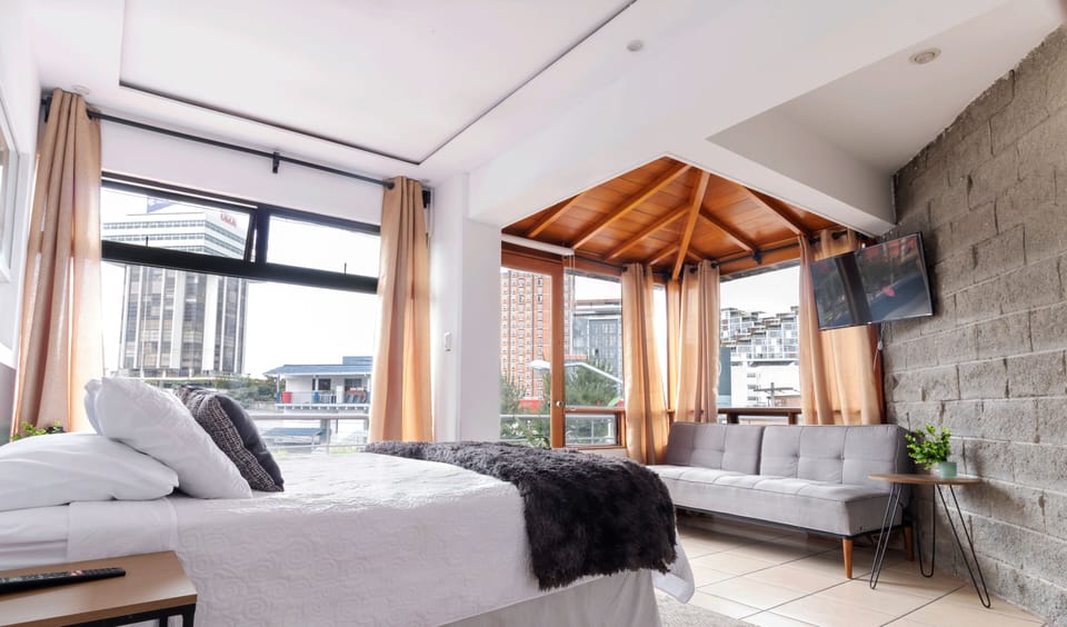 Deluxe Single Room | Free WiFi, bed sheets