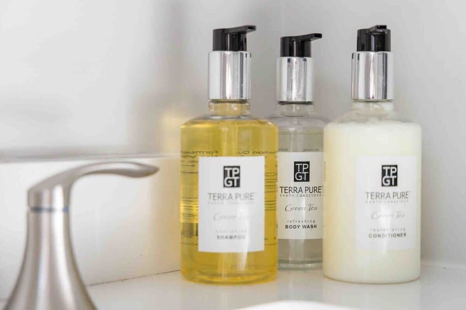 Bathroom Amenities with Shampoo, Conditioner & Essentials