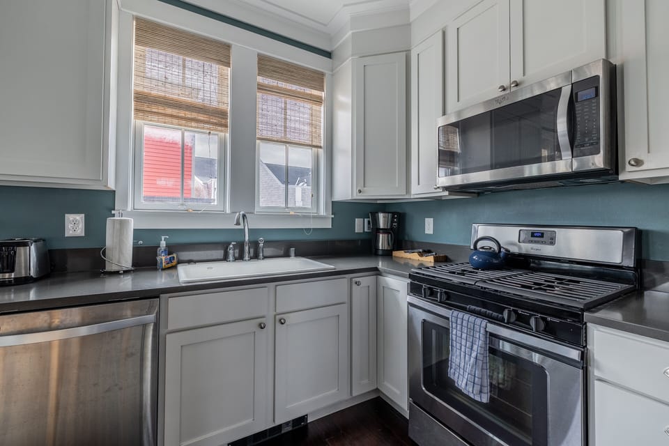 The fully equipped kitchen makes meals easy