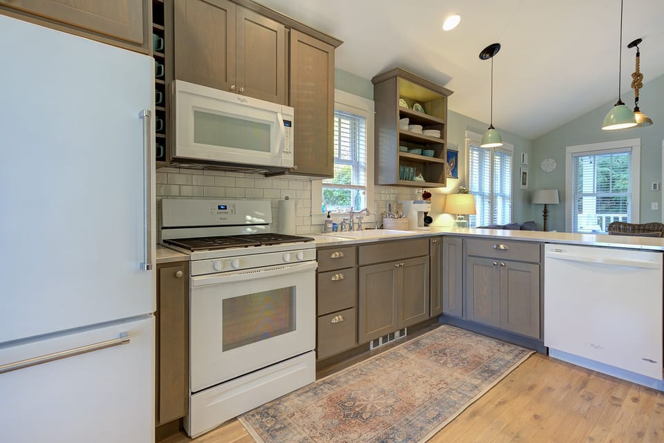 Cook with ease in the fully equipped kitchen