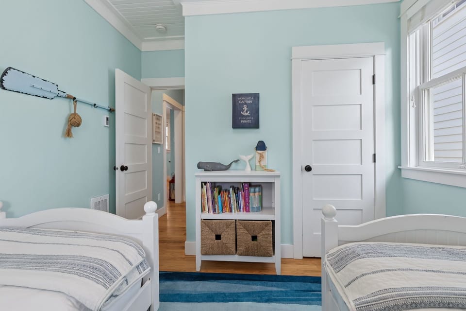 Twin bedroom