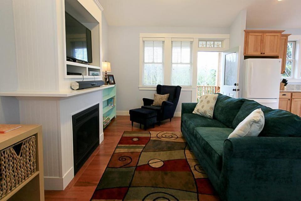 Large flat screen tv, gas fireplace, sleeper sofa