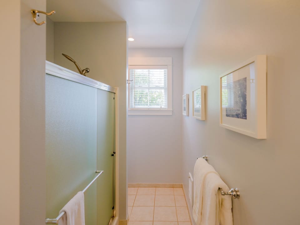Primary ensuite for easy mornings