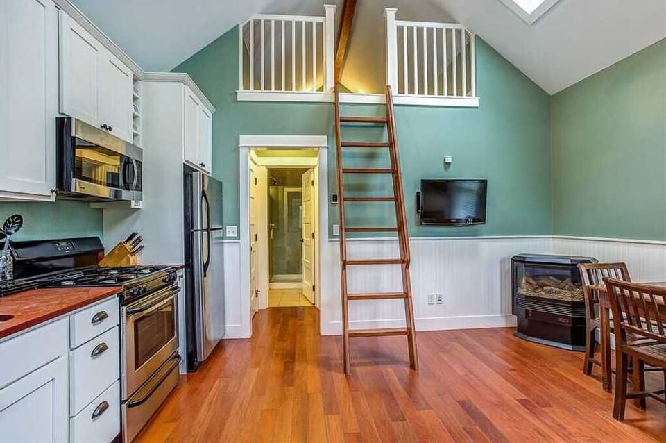 Loft ladder to second bedroom