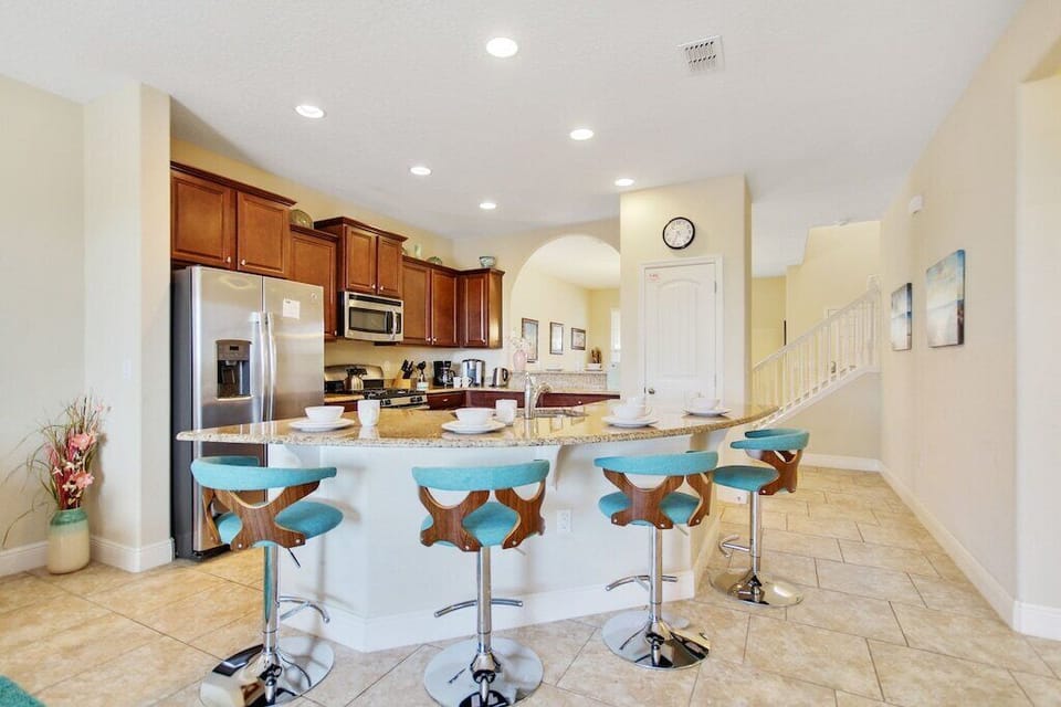 Gorgeous Modern Furnishings - 4 Brand New Bar Stools - Grantite Countertops - Stainless Steel Applia