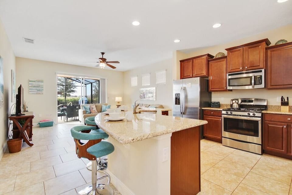Kitchen Island! Great for entertaining!