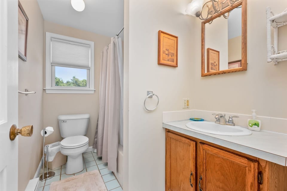 Bathroom 1 - Full w/ shower/tub -1st floor